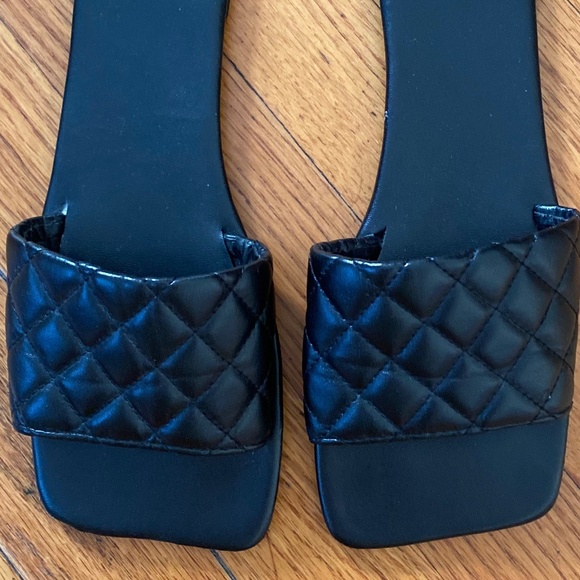 SHEIN quilted slides, Size: 7, Color: black - Picture 5 of 9